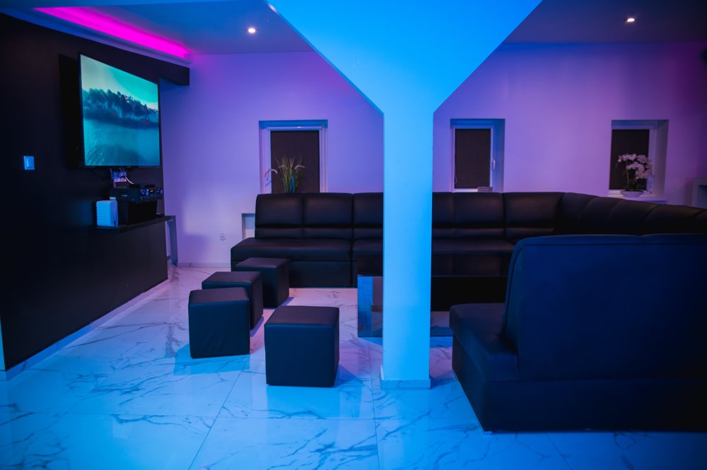 Viphouse21